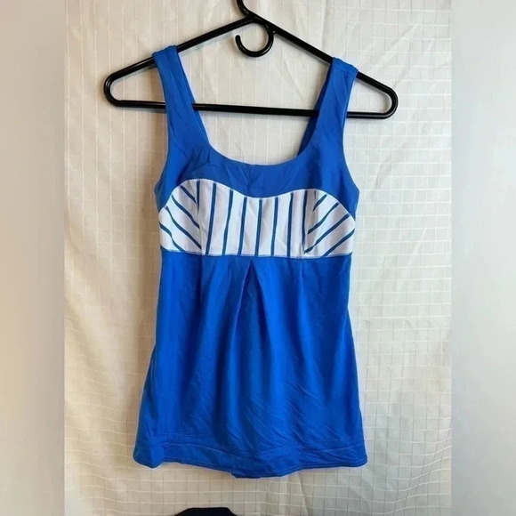 Womens Lululemon Elevate Blue White Stripe Tank Top Size 4 Yoga - Picture 1 of 4